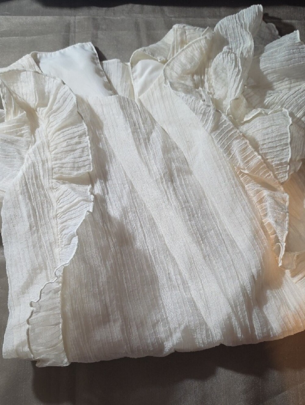 H&M White Textured Ruffle Blouse - Picture 2 of 6